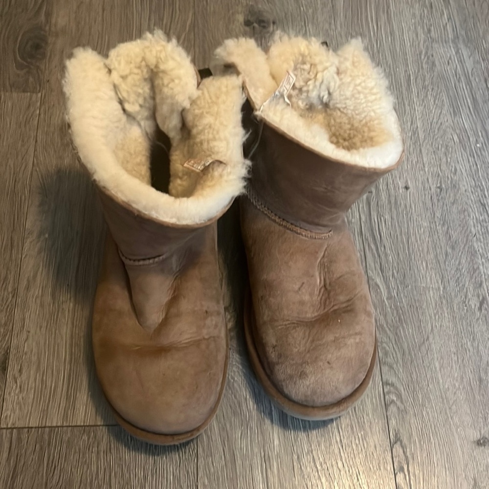 Ugg Bailey Bow - image 1